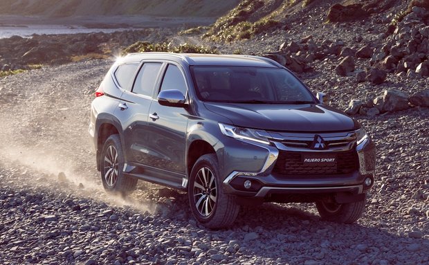 Mitsubishi Pajero Sport đời 2019 được giảm giá lên tới gần 200 triệu đồng tại các đại lý trong tháng 8/2020 Loat xe dang duoc giam gia khung